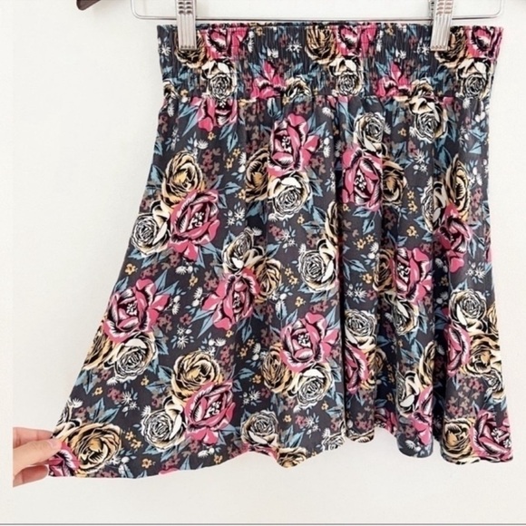 Nordstrom Frenchi Pink Rose Print Skater Mini Skirt Size Small Elastic Waist - Picture 2 of 5